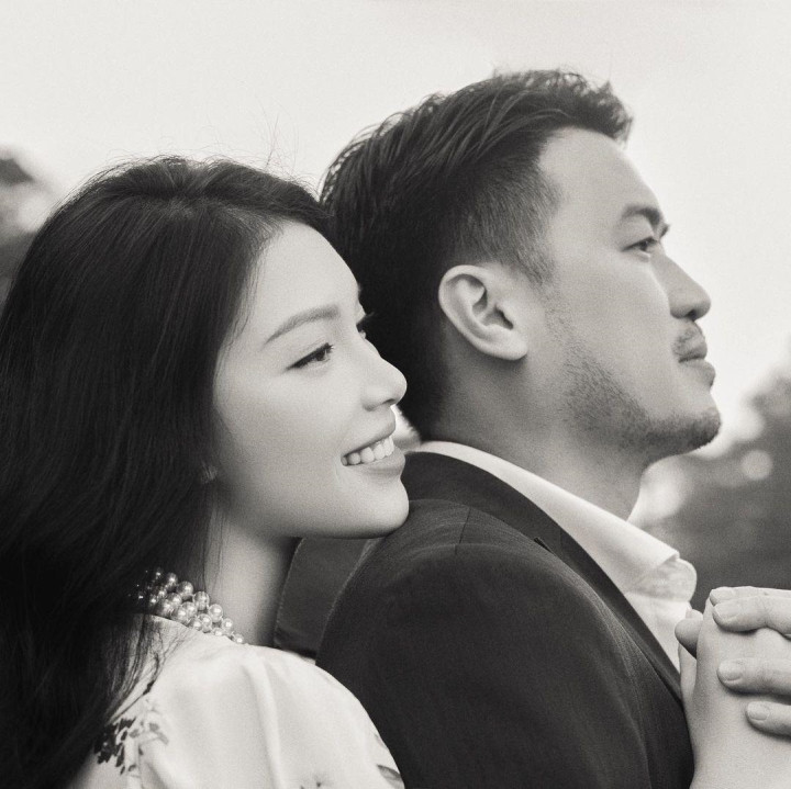 Cặp đôi thường chia sẻ các khoảnh khắc hạnh phúc và không ngại tương tác với nhau trên mạng xã hội.