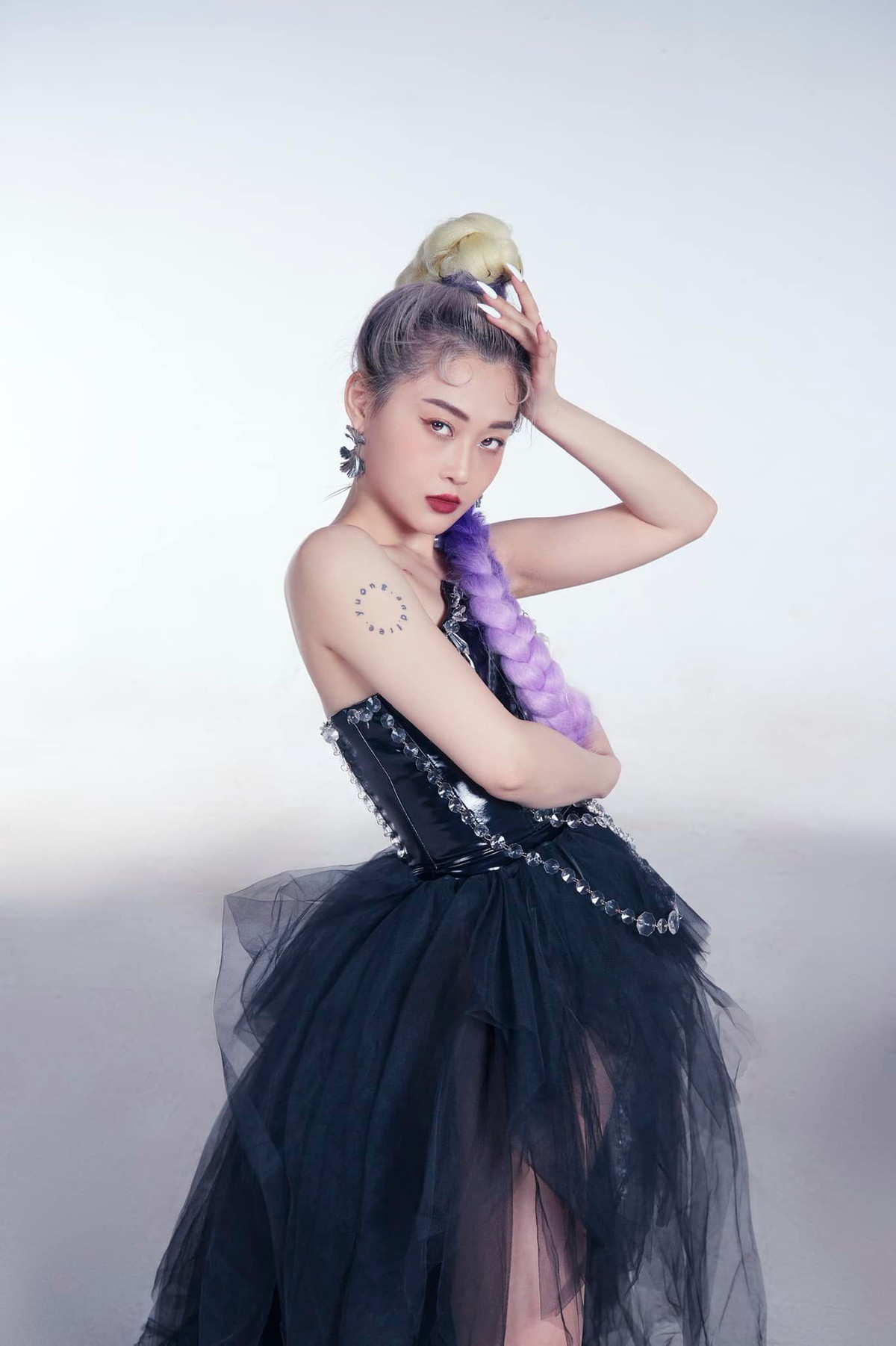 Bởi vậy, mọi động thái của Hảo Thỏ trên trang cá nhân đều được dân mạng đặc biệt chú ý.