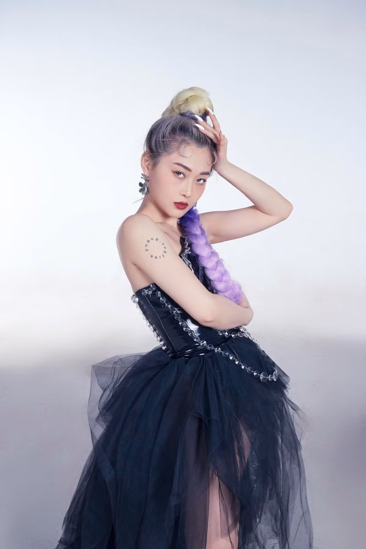 Bởi vậy, mọi động thái của Hảo Thỏ trên trang cá nhân đều được dân mạng đặc biệt chú ý.