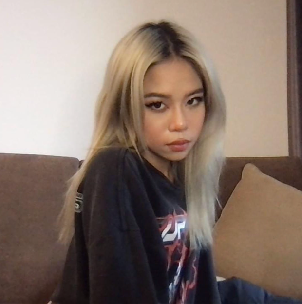 Trong loạt ảnh mới nhất mà Tlinh chia sẻ, nhiều fan nhận ra học trò Suboi có một sự thay đổi khác biệt trên gương mặt.