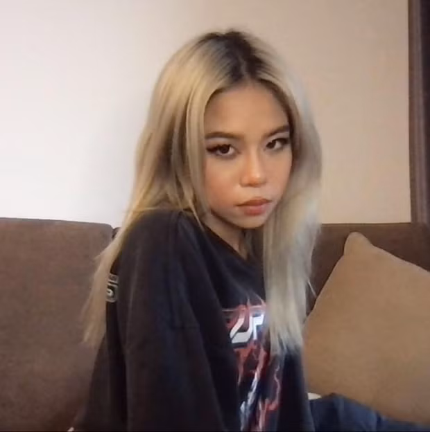 Trong loạt ảnh mới nhất mà Tlinh chia sẻ, nhiều fan nhận ra học trò Suboi có một sự thay đổi khác biệt trên gương mặt.