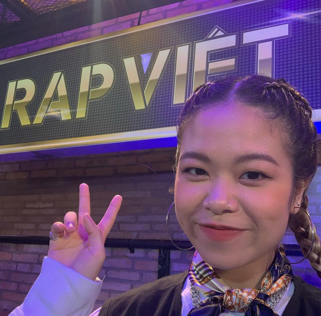 Ảnh mới nhất của Tlinh chia sẻ trên MXH có chiếc mũi khác biệt so với thời điểm cô nàng thi Rap Việt.