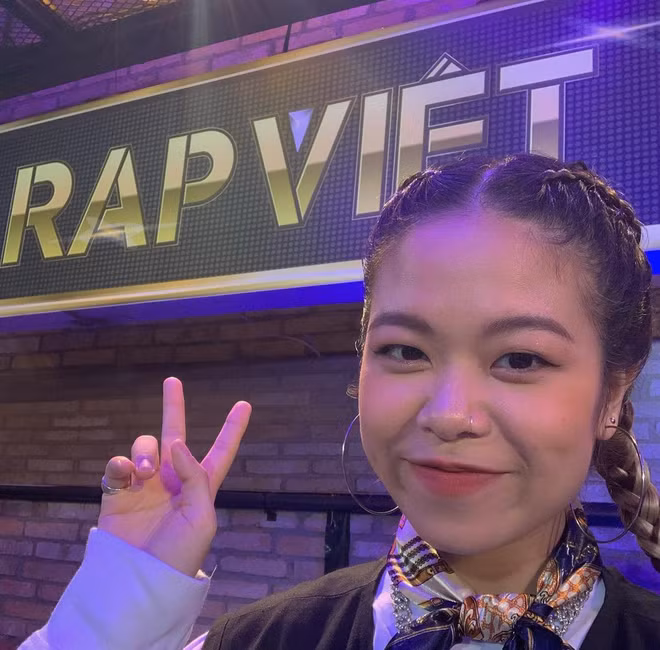 Ảnh mới nhất của Tlinh chia sẻ trên MXH có chiếc mũi khác biệt so với thời điểm cô nàng thi Rap Việt.