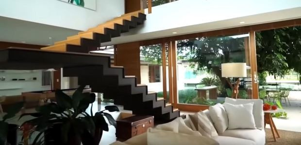 Ben trong biet thu xa hoa, noi Neymar cach ly tranh dich COVID-19-Hinh-6