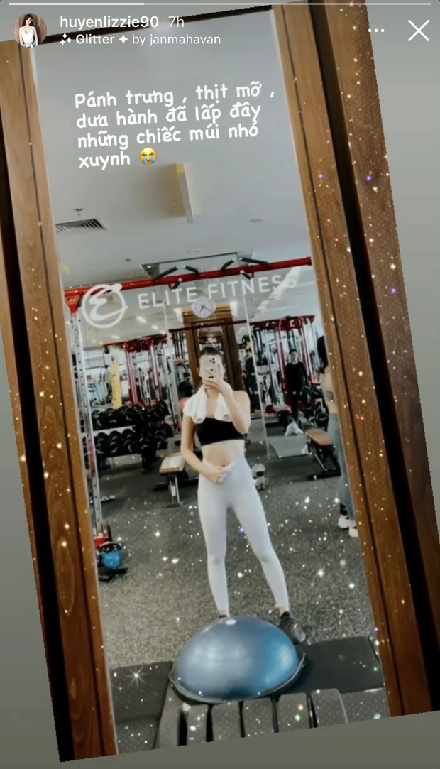 Huyền Lizzie đã phải nhanh chóng quay trở lại phòng tập sau kỳ nghỉ Tết mệt nghỉ với đủ loại bánh trái.