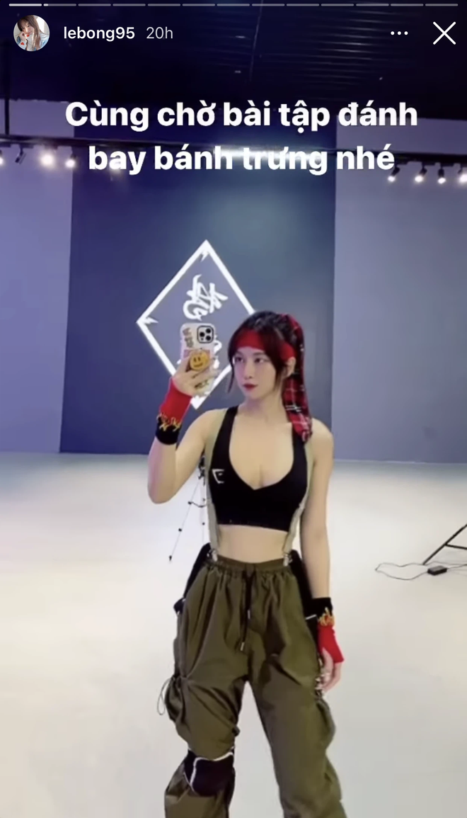 Riêng cô nàng Lê Bống thì chọn cách tập nhảy nhót cho bài tập đầu năm của mình.