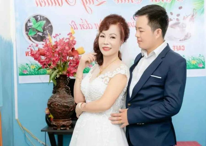 Dù đến thời điểm hiện tại, cặp đôi đũa lệch này đã kín tiếng hơn khi chia sẻ về đời tư nhưng khá nhiều người vẫn quan tâm đến cuộc sống sau hôn nhân của họ.