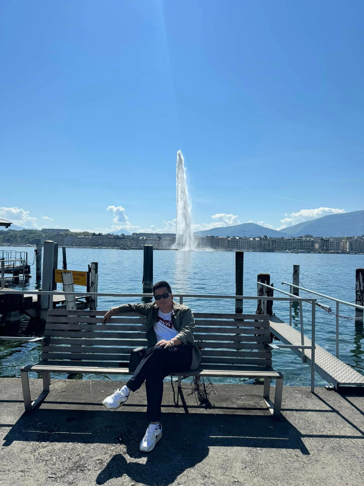 Sau 1 năm kéo chân, Khoa Pug tiếp tục thực hiện ca phẫu thuật để tháo 2 chiếc nẹp trong đùi ra. Cuộc phẫu thuật tốn thêm 350 triệu đồng.