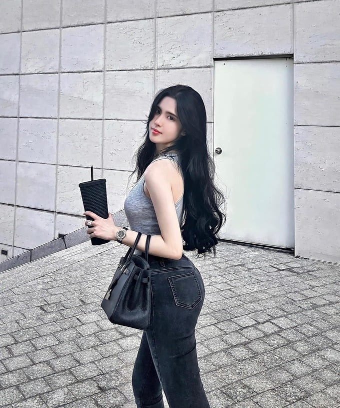 Để vượt qua khó khăn về ngôn ngữ, Đoan Nghi chia sẻ rằng đoàn phim đã cung cấp một thông dịch viên cá nhân để giảng dạy tiếng cho cô. Hằng ngày, cô cũng dành thời gian để học thêm ngôn ngữ mới.