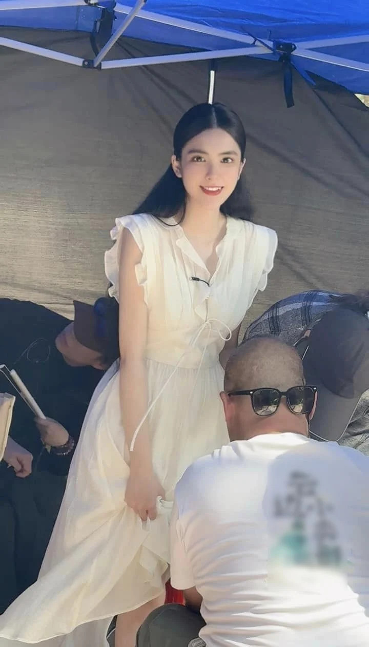 Đoan Nghi thông báo rằng bộ phim hiện đang trong giai đoạn quay và dự kiến sẽ hoàn thành vào ngày 6/12.