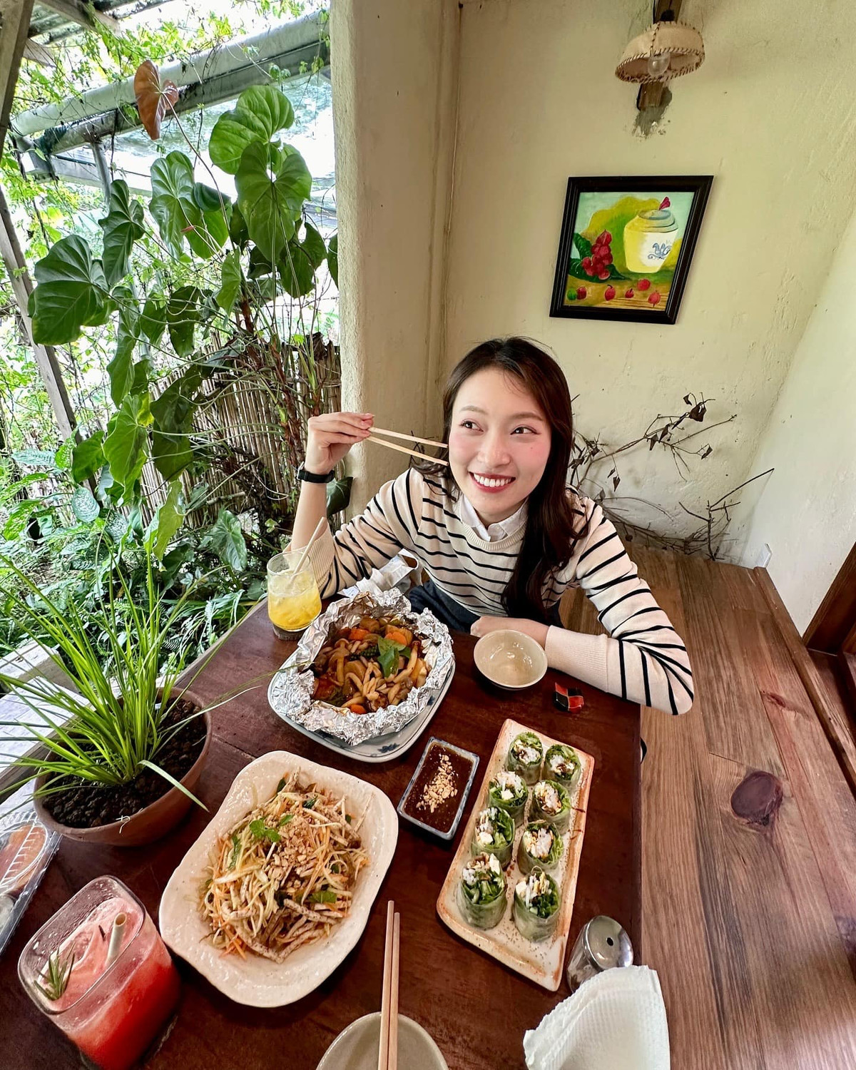 Tháng 9/2021, Khánh Vy chính thức trở thành người dẫn của Đường lên đỉnh Olympia trên sóng VTV3. Cô cũng là MC trẻ nhất dẫn dắt chương trình này.