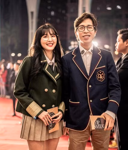 Hành động ra ra vào vào nhòm nhòm ngó ngó của Ngân Sát Thủ nhanh chóng lọt vào tầm ngắm của ViruSs.