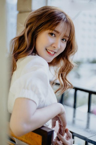 Hot girl Ngân Sát Thủ tên đầy đủ là Huỳnh Kim Ngân, vốn có xuất thân là một idol mạng chuyên hát và nhảy qua nền tảng livestream nổi tiếng một thời TalkTV từ năm 2015.