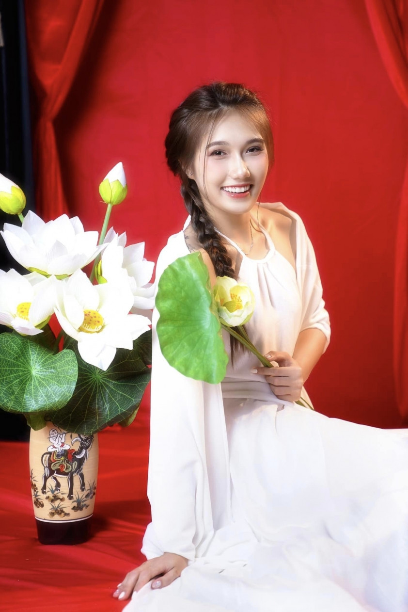 Được biết, Nguyễn Lan Vy sinh năm 2006, hiện đang chơi ở vị trí chủ công cho VTV Bình Điền Long An.