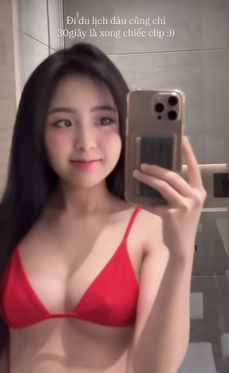 Để chào hè 2025, Phương Anh đã có chuyến du lịch và khoe sắc vóc vạn người mê trong bộ bikini bé xíu gợi cảm.