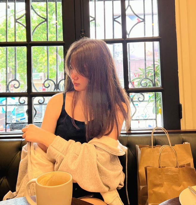 Trên Instagram, Thanh Giang chăm chỉ cập nhật hình ảnh đời thường. Cô nàng bắt đầu ăn mặc có gu, trau chuốt hơn khi chụp ảnh.