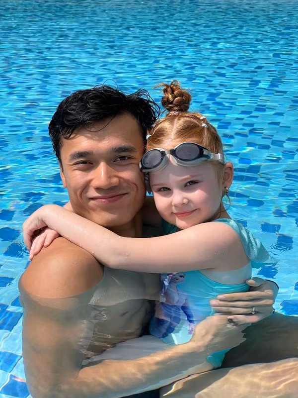 Kể từ ngày có mẹ cùng em vợ bay sang thăm đến nay, “mẹ bầu” Dianka tỏ ra rất hạnh phúc khi liên tục cập nhật những hình ảnh về đời sống hàng ngày lên trang cá nhân