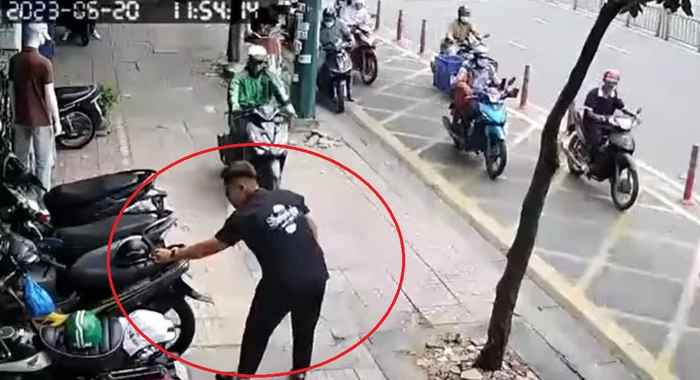 Dat dien thoai quay clip TikTok, thanh nien nhan cai ket... tu nguoi la