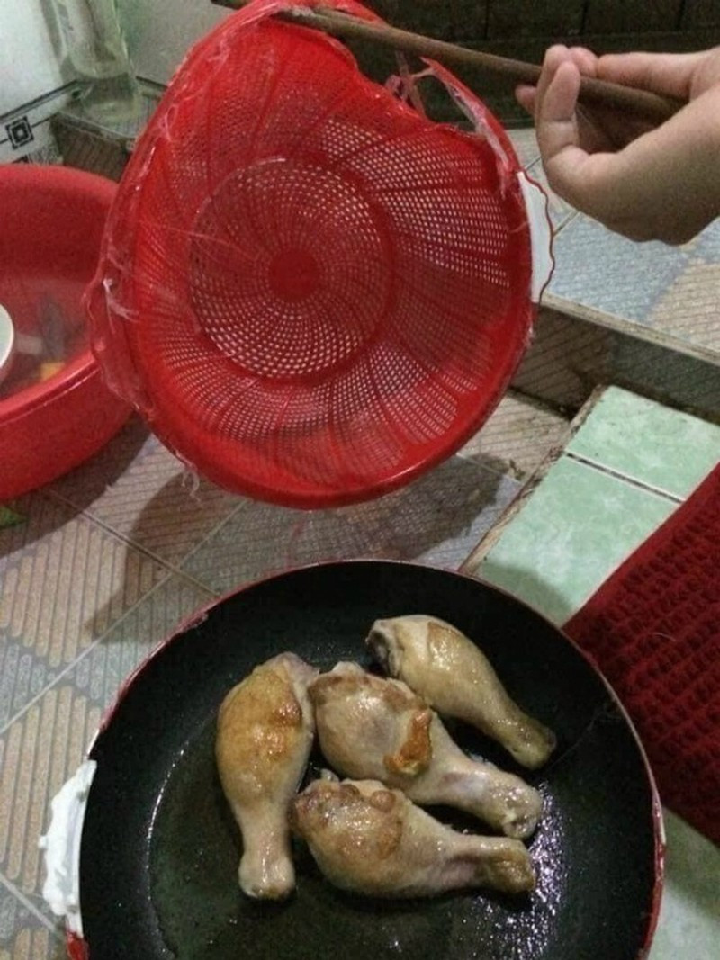 Cứ nhìn thành quả "thảm họa" nấu nướng của "gái vụng", cư dân mạng lại ôm bụng cười. Ai đã từng yêu, chắc từng trải qua cảm giác này!