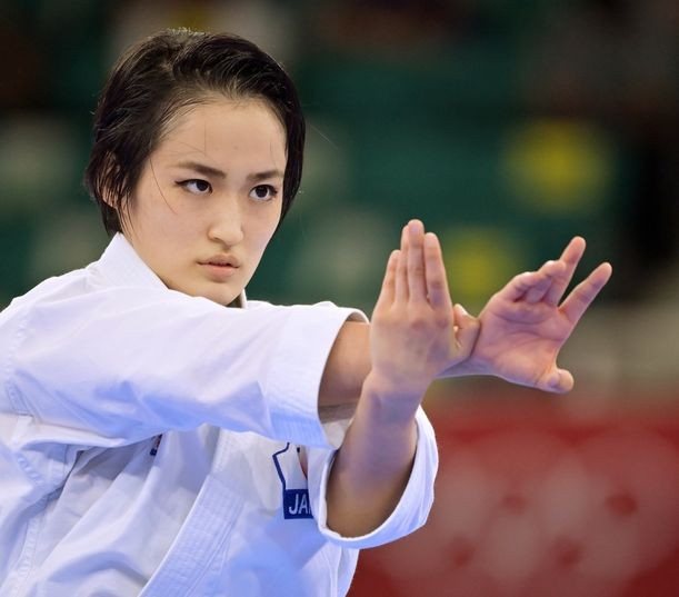 Kiyou Shimizu gây ấn tượng bằng vẻ ngoài mạnh mẽ trên sân đấu...