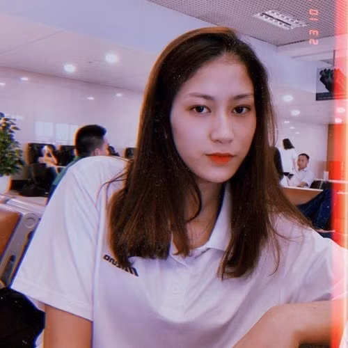 Bên cạnh nhan sắc của mình, Hoàng Thị Kiều Trinh ngày càng chứng tỏ tài năng. Không chỉ đoạt giải Hoa khôi VTV Cup Ferroli 2023, cô cũng là đối chuyền xuất sắc của giải đấu lần này.