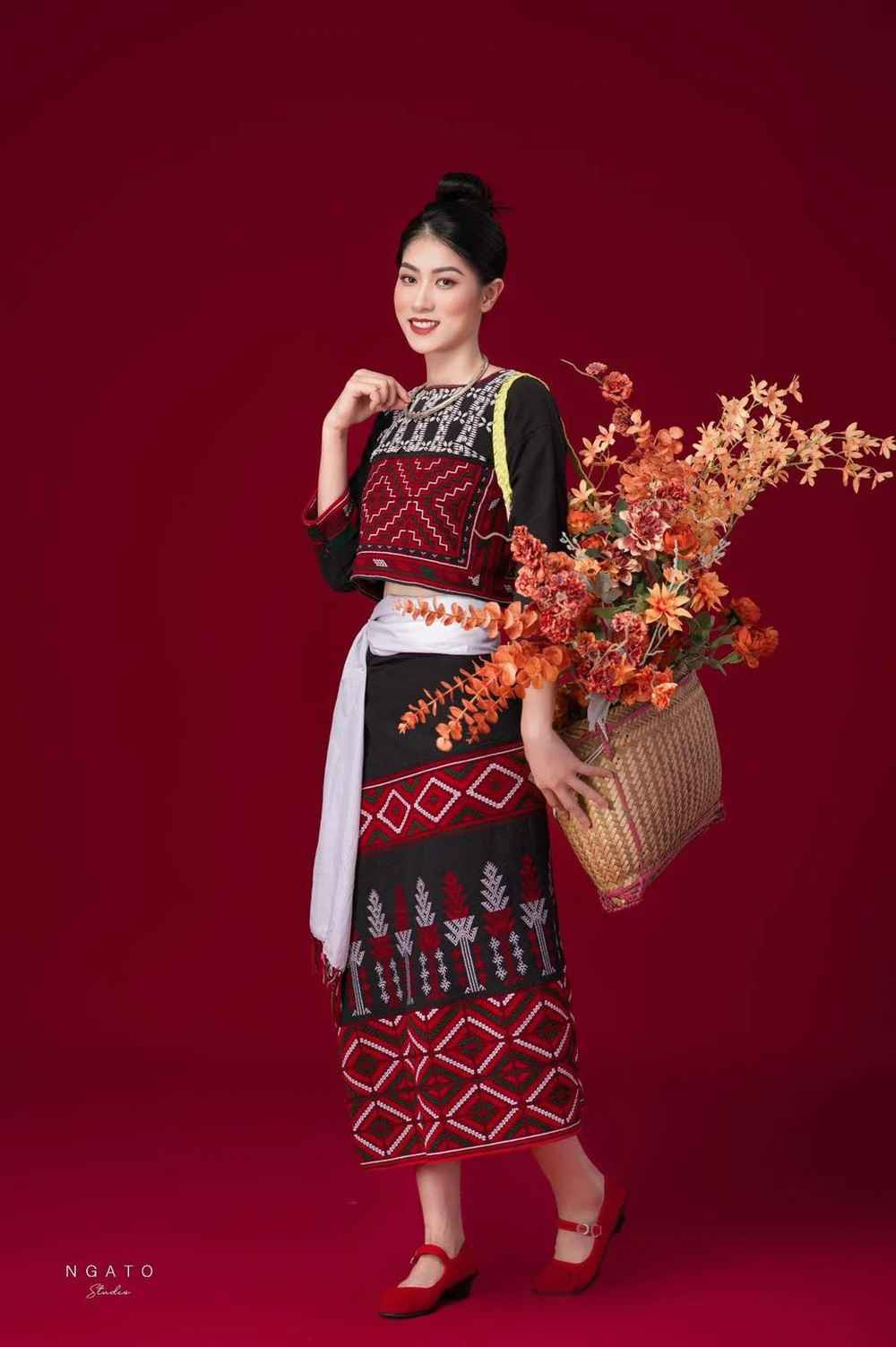 Chia sẻ với các phóng viên, Kiều Trinh bày tỏ sự bất ngờ khi nhận giải Hoa khôi cùng với giải đối chuyền xuất sắc: “Em cảm thấy vui khi Ban tổ chức trao cho mình 2 giải cá nhân. Em sẽ cố gắng tập luyện và thi đấu các giải sau ngày càng tốt hơn. Em thấy khán giả đến xem VTV Cup rất đông và cuồng nhiệt. Em mong khán giả luôn đồng hành cùng em và đội tuyển ở các giải sắp tới”.