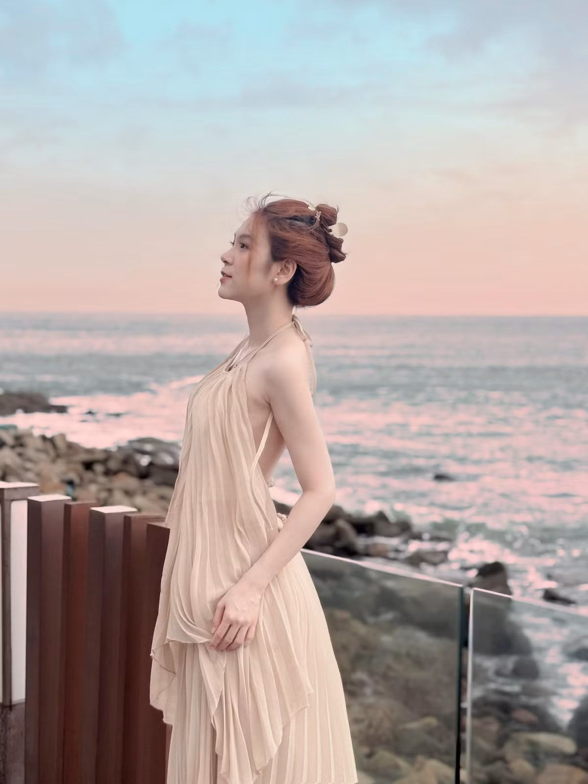 Dù bị lời ra tiếng vào khi chụp ảnh phong cách quyến rũ Trần Trân cho biết vì sở thích và tính cách như vậy nên cứ làm theo những gì mình muốn.