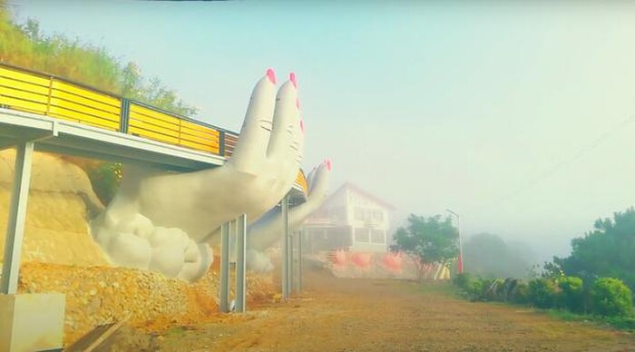 Hiện tại, dân mạng vẫn tiếp tục xôn xao về những cây cầu "hàng nhái" này.