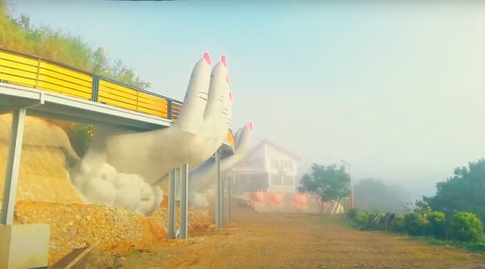 Hiện tại, dân mạng vẫn tiếp tục xôn xao về những cây cầu "hàng nhái" này.