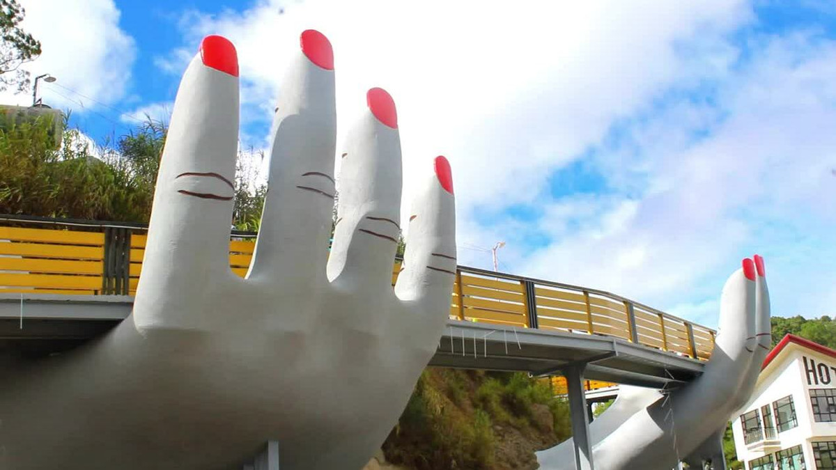 Cây Cầu Vàng "fake" tại Philippines.