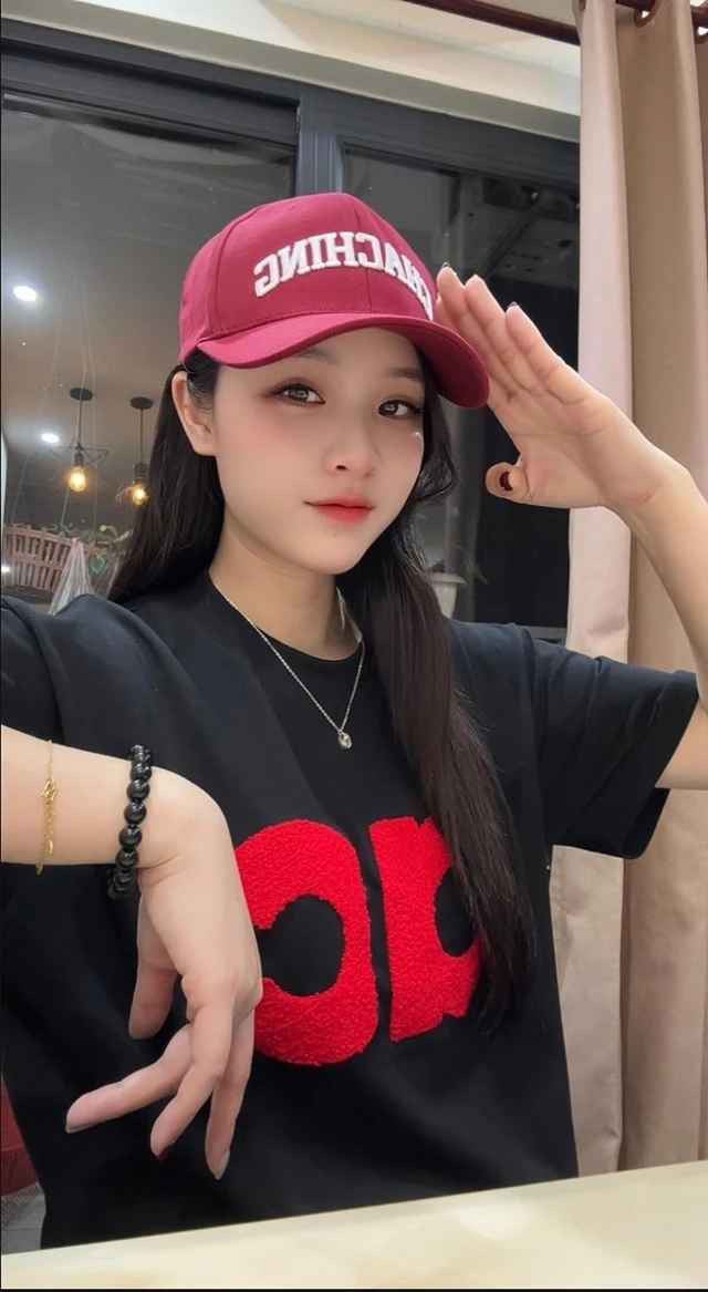 Trên trang cá nhân của mình, cô giáo tiểu học này ghi lại những hình ảnh thú vị, đáng yêu cùng các em học sinh mỗi giờ lên lớp.