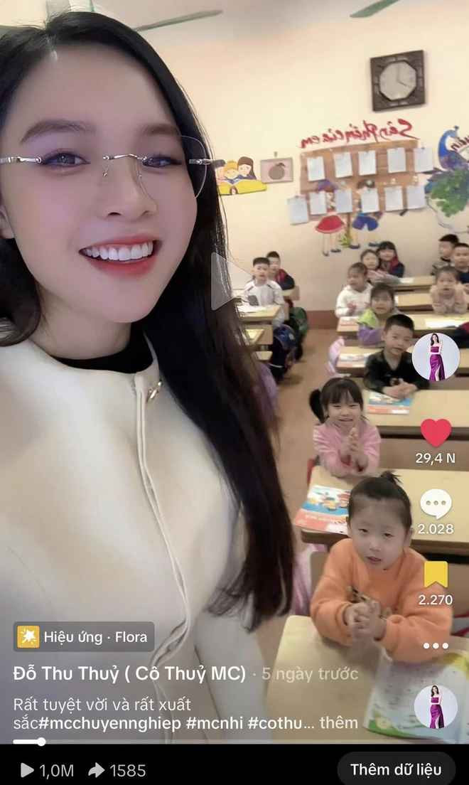 Gần đây, một cô giáo tiểu học xinh đẹp đã thu hút sự chú ý của cộng đồng mạng không chỉ nhờ vẻ ngoài xinh xắn mà còn đến từ cách ứng xử vô cùng khéo léo.