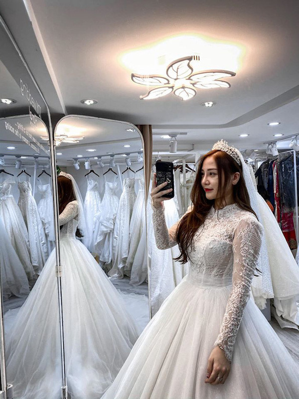 Tuy vẫn chưa tiết lộ thời gian và địa điểm sẽ tổ chức đám hỏi cũng như ngày cưới, thế nhưng với những bằng chứng "lồ lộ" như trên thì dân tình hẳn đã chắc chắn về đám cưới của nữ streamer đình đám nhất MXH Việt Nam.