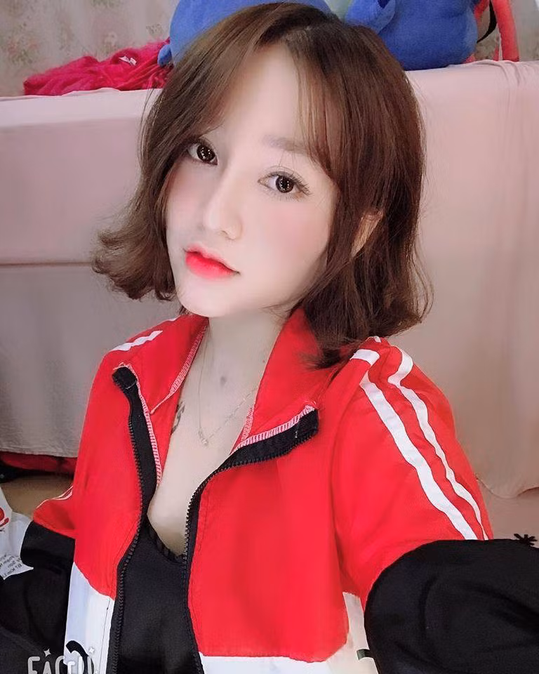 Cách đây chừng hơn 1 năm, Kiều Anh Hera từng dính lùm xùm lộ clip nóng với chàng người yêu cũ và phẫu thuật mỹ.