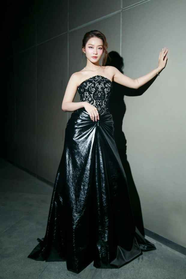 Không còn hình tượng trong veo, ngây thơ, Khả Ngân hiện tại ngày càng mặn mà, quyến rũ với body hút mắt.