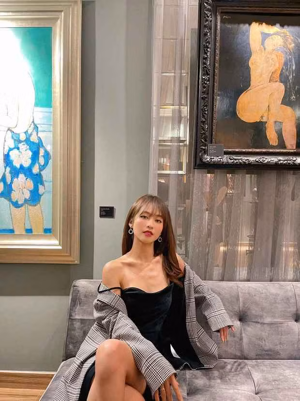 Từ khi quyết định Bắc tiến, sự nghiệp diễn xuất của Khả Ngân được công chúng đón nhận nhiều hơn.