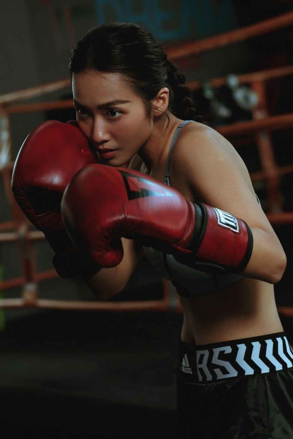 Không những thế, nhiều người nhận xét vẻ đẹp của Khả Ngân ở tuổi 27 cực "keo" khiến dân tình u mê, ngắm mãi không chán.