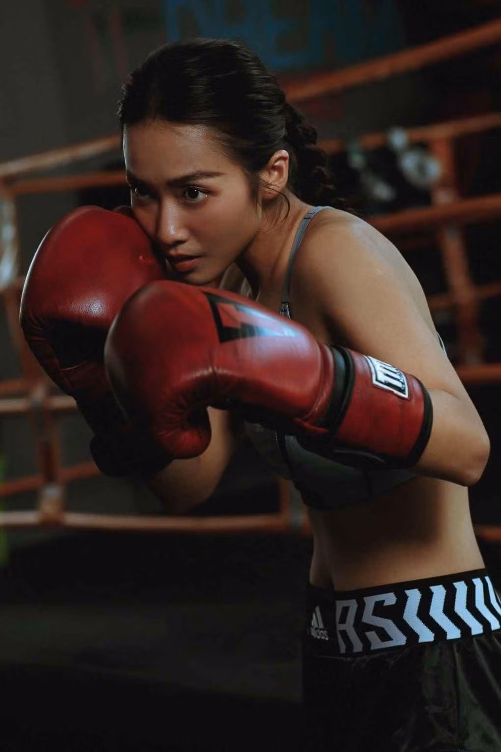 Không những thế, nhiều người nhận xét vẻ đẹp của Khả Ngân ở tuổi 27 cực "keo" khiến dân tình u mê, ngắm mãi không chán.