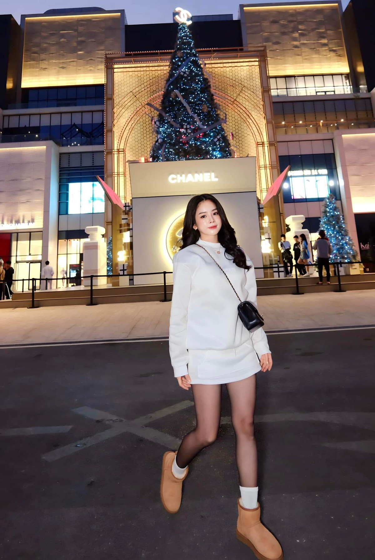 Mie tên thật là Trương Tiểu My, sinh năm 1995, đến từ Đà Nẵng. Mie bắt đầu bước chân vào con đường làm DJ khi giành ngôi vị quán quân cuộc thi Miss DJ 2015, theo đuổi dòng nhạc EDM, Hip Hop sôi động.