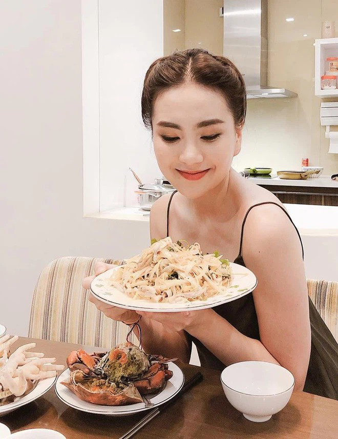 Ngoài vị trí "Hoa khôi nhà đài", Mai Ngọc còn về nhất khoản chăm khoe cơm nhà trong làng MC, BTV.