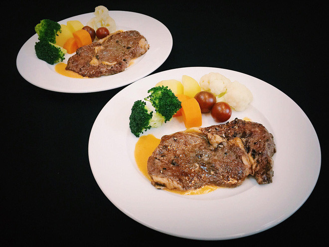 Từ món Tây đến món ta, không gì có thể làm khó được MC Hoàng Linh.