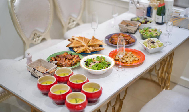 Những bữa ăn nhà Diệp Chi rất đa dạng và có màu sắc bắt mắt, đảm bảo chinh phục được cả người khó tính nhất.