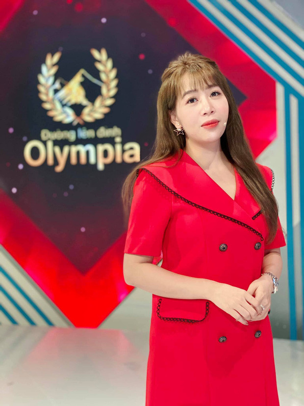 MC Diệp Chi cũng là một gương mặt vàng trong làng yêu bếp, cực chăm nấu cơm ở nhà cùng con gái.