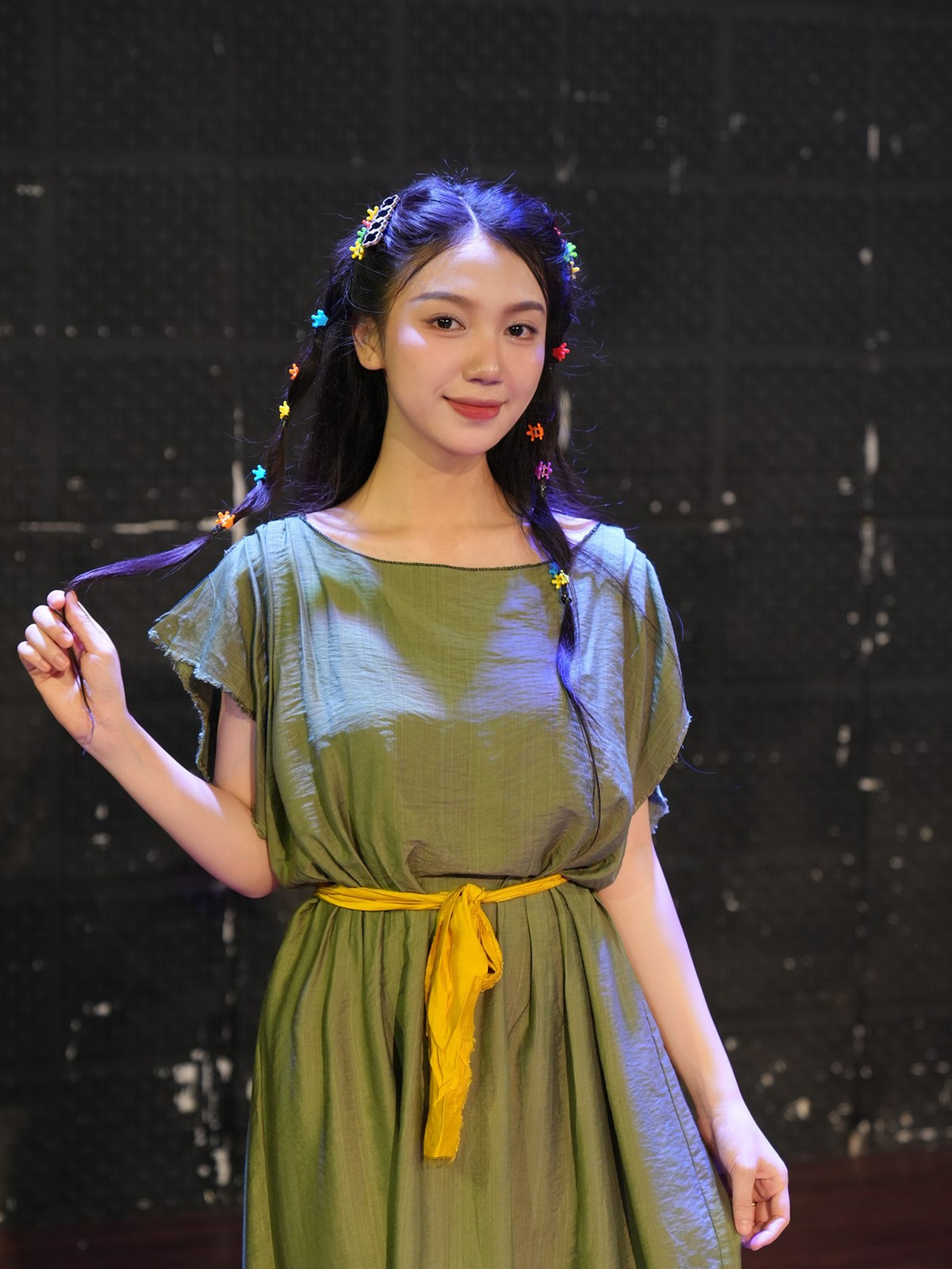 Sau khi góp mặt trong bộ phim "Đi giữa trời rực rỡ", những thông tin và hình ảnh của Thùy Dương nhanh chóng được dân mạng tìm kiếm