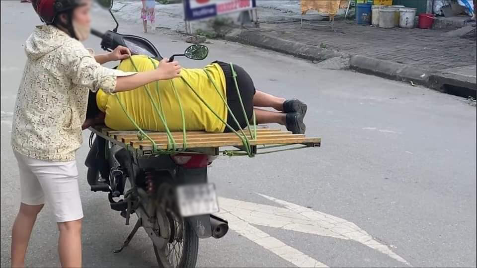 Điển hình là trường hợp như câu chuyện dưới đây, vợ cột hẳn chồng uống rượu say lên xe rồi chở về.