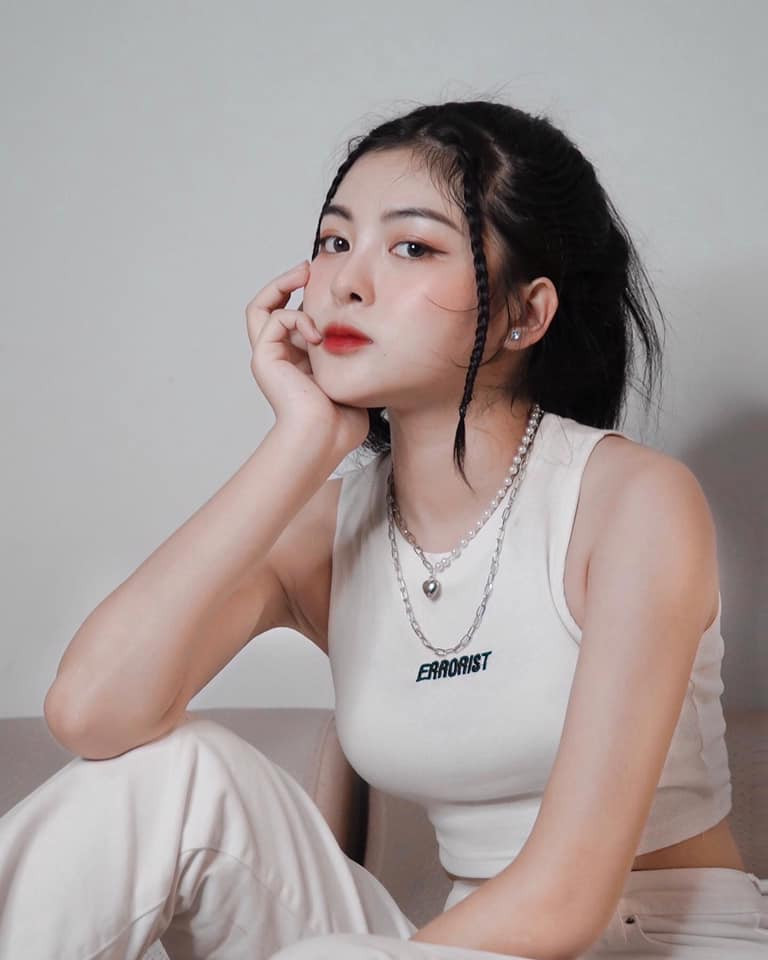 Ngoài ra, DuMi nhận thấy môi trường học tập năng động, bạn bè hòa đồng, thầy cô nhiệt tình khiến cô có nhiều động lực trong học tập.