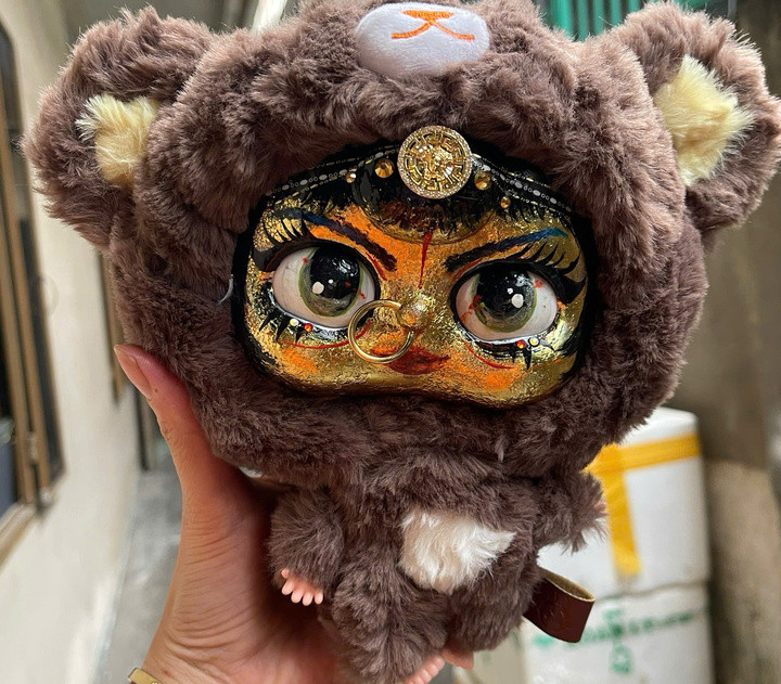 Đơn hàng trang điểm cho Baby Three đem lại cho nhiều bạn trẻ khoảng thù lao tiền triệu mỗi tháng.