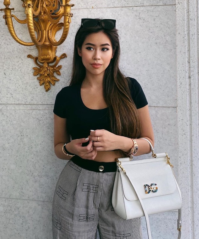 "Em chồng Tăng Thanh Hà" thường xuyên khiến dân mạng trầm trồ khi khoe ảnh check-in bên siêu xe, biệt thự của gia đình và du lịch nhiều nơi nổi tiếng.