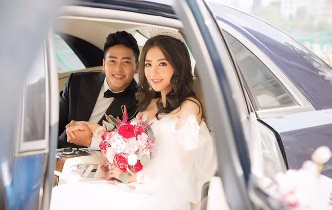 Ngày 5/7, Thảo Nhi Lê gây chú ý khi đăng tải story công khai tình mới. Người yêu của nàng rich kid Việt 9X này là Nguyễn Bảo Long, sinh năm 1985, hiện là chủ một quán bar tại TP HCM.