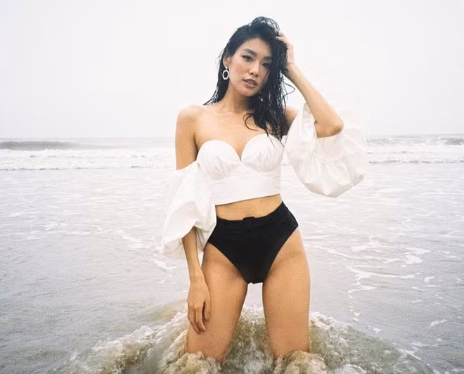 Thảo Nhi Lê (sinh năm 1994) từng sống ở Đức trước khi về Việt Nam lập nghiệp. Rich kid Việt 9X này nhận được sự chú ý của dân mạng khi xuất hiện trên diễn đàn của hội con nhà giàu, có gu thời trang cá tính, hình ảnh gợi cảm.